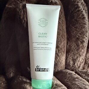 Dr. Brandt Clean Biotic Yogurt Cleanser - White & Mint Green